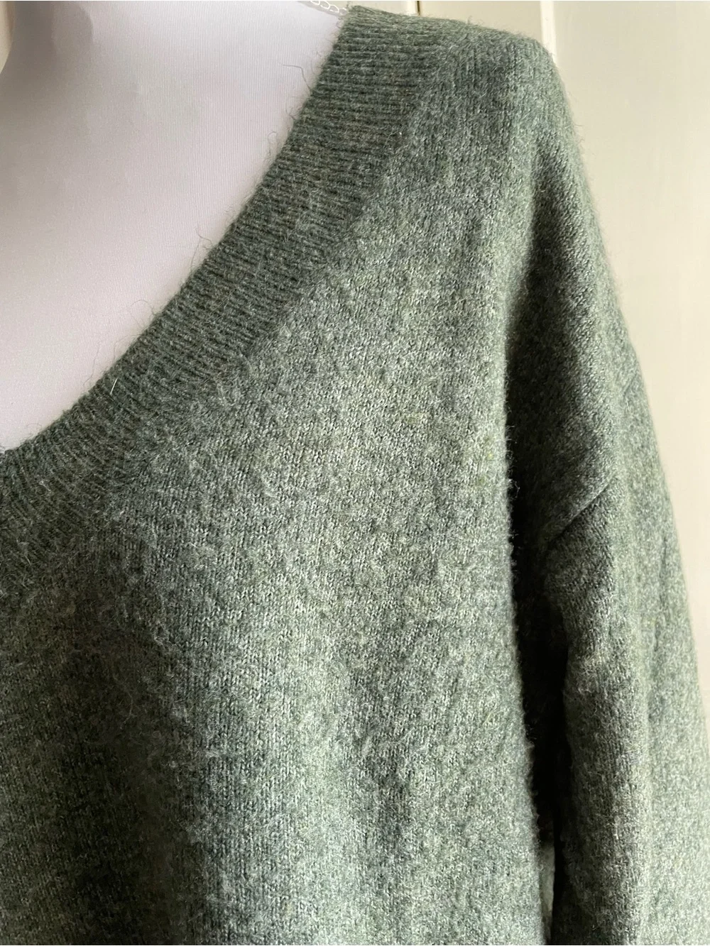 GAP Super Soft V-Neck Women's Sweater - Green